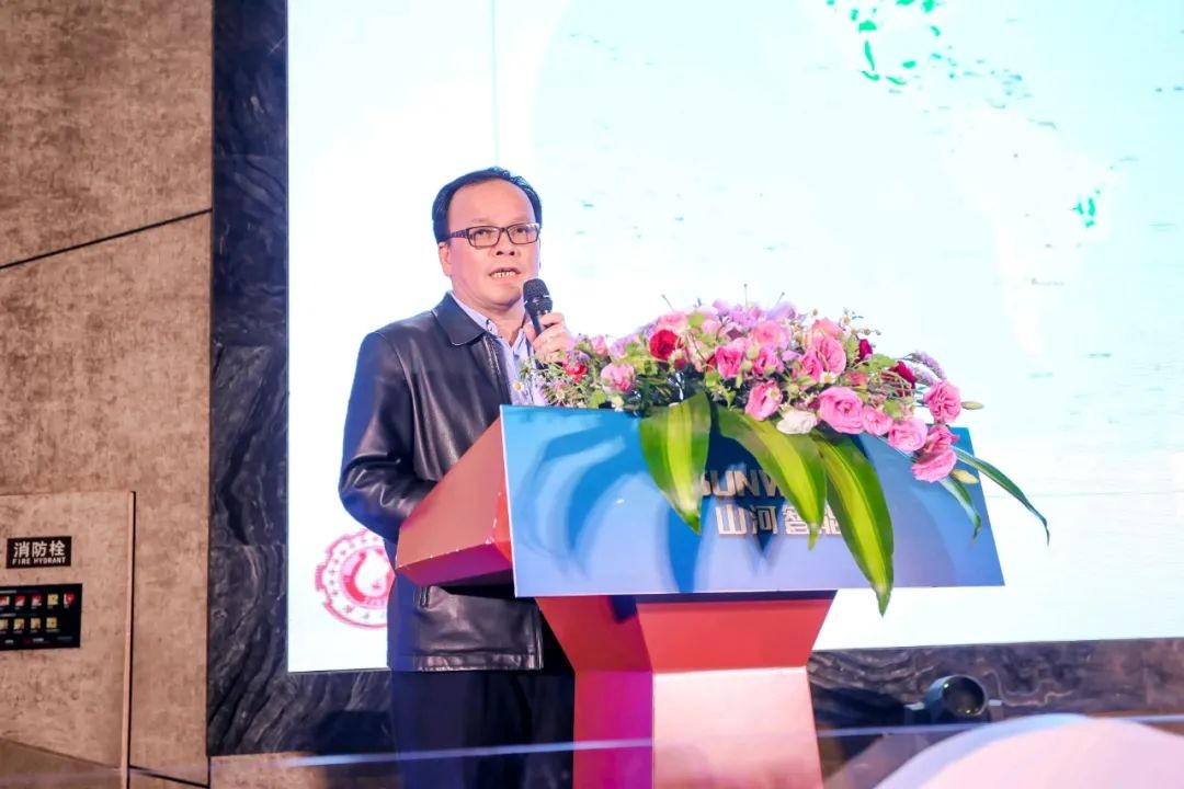 饕餮盛宴！安博电竞·（anbo）官方网站
智能•建华建材预制桩施工装备与技术交流会隆重召开