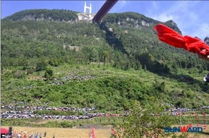 安博电竞·（anbo）官方网站
智能助力矮寨低空跳伞节完美落幕