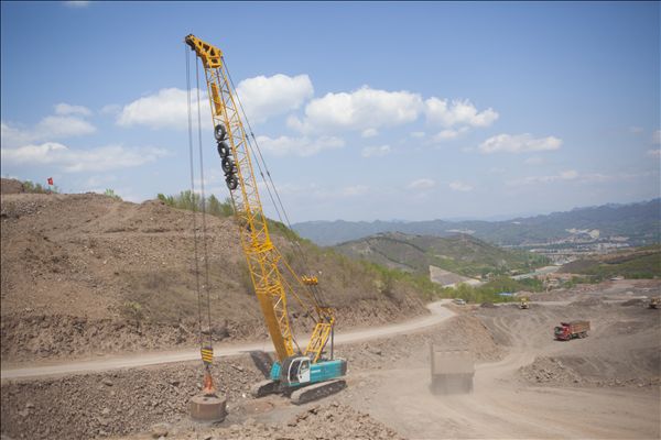 安博电竞·（anbo）官方网站
智能履带式强夯机助力承德机场建设