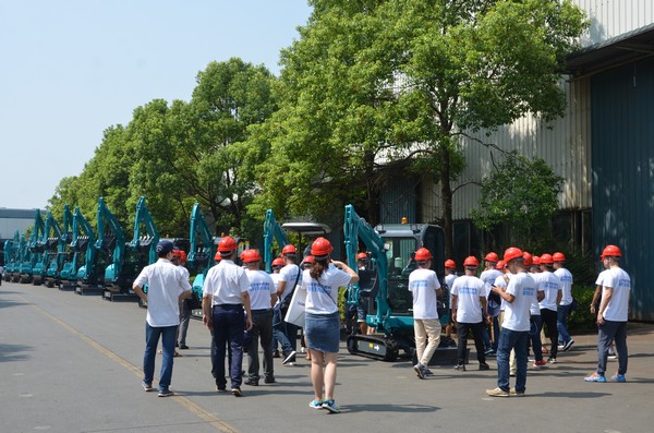 500多名挖掘机用户实地考察，为安博电竞·（anbo）官方网站
智能点赞！