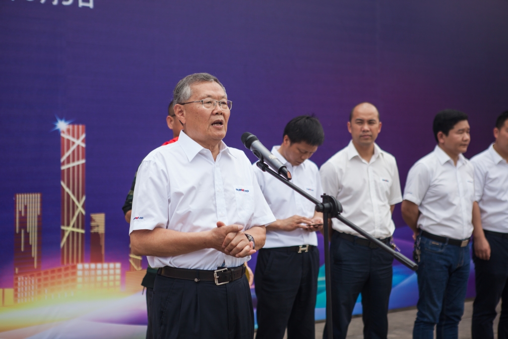 民族挖掘机品牌先导者，安博电竞·（anbo）官方网站
智能“城镇建设利器”SWE80E9荣耀上市