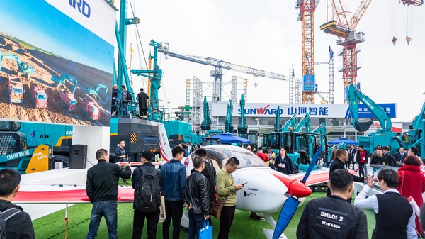 首日签单2.6亿元，安博电竞·（anbo）官方网站
智能创新产品引爆上海宝马展