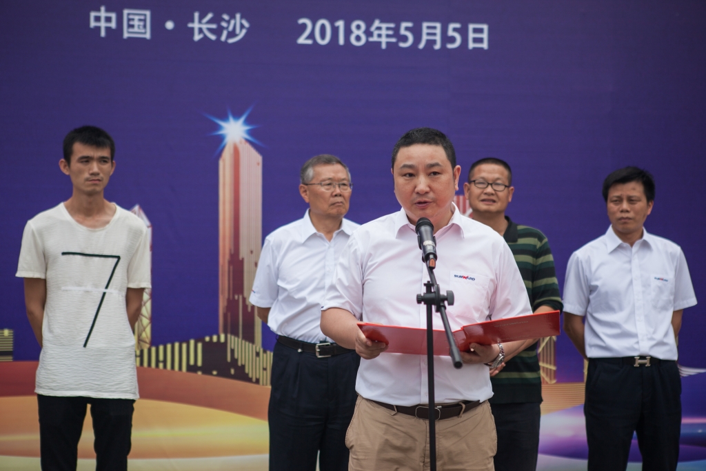 民族挖掘机品牌先导者，安博电竞·（anbo）官方网站
智能“城镇建设利器”SWE80E9荣耀上市