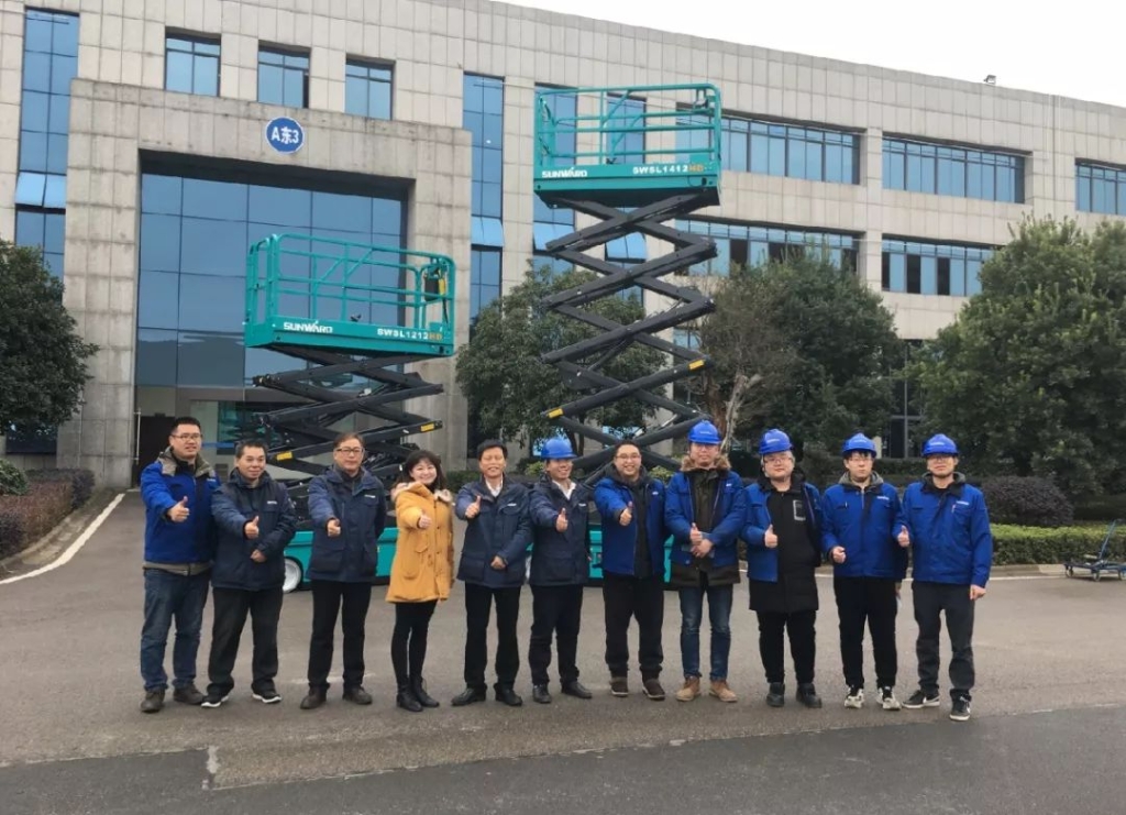 安博电竞·（anbo）官方网站
智能电动剪叉式高空作业平台新品首发赴美参展