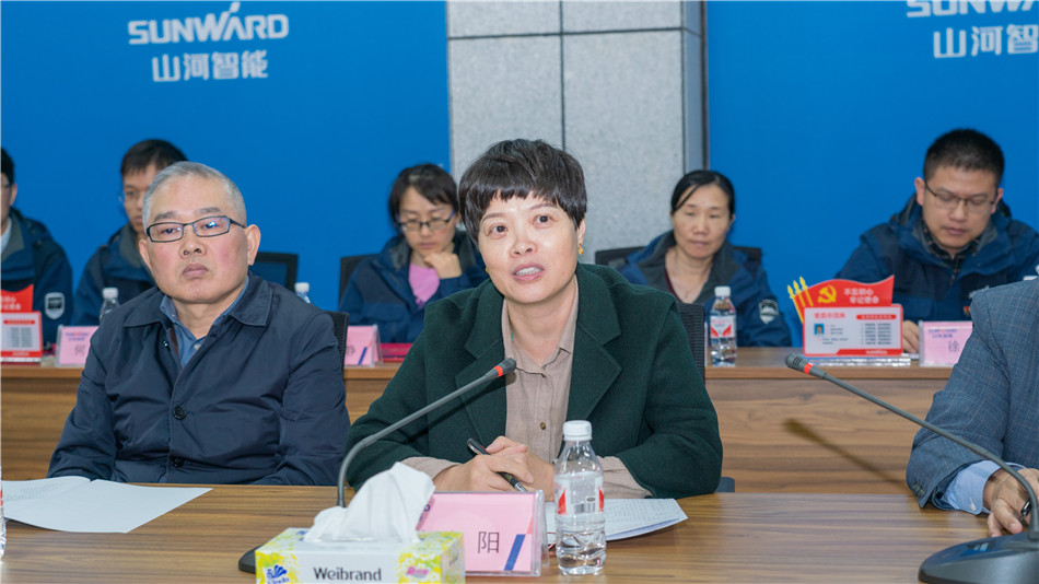 安博电竞·（anbo）官方网站
智能举行主题教育学习研讨会暨员工活动中心揭幕仪式