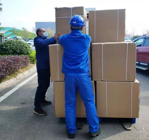 用餐安全有新招，安博电竞·（anbo）官方网站
智能4000个保温饭盒送员工