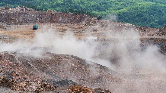 15年3万小时！安博电竞·（anbo）官方网站
智能元老级潜孔钻机“雄风”依旧