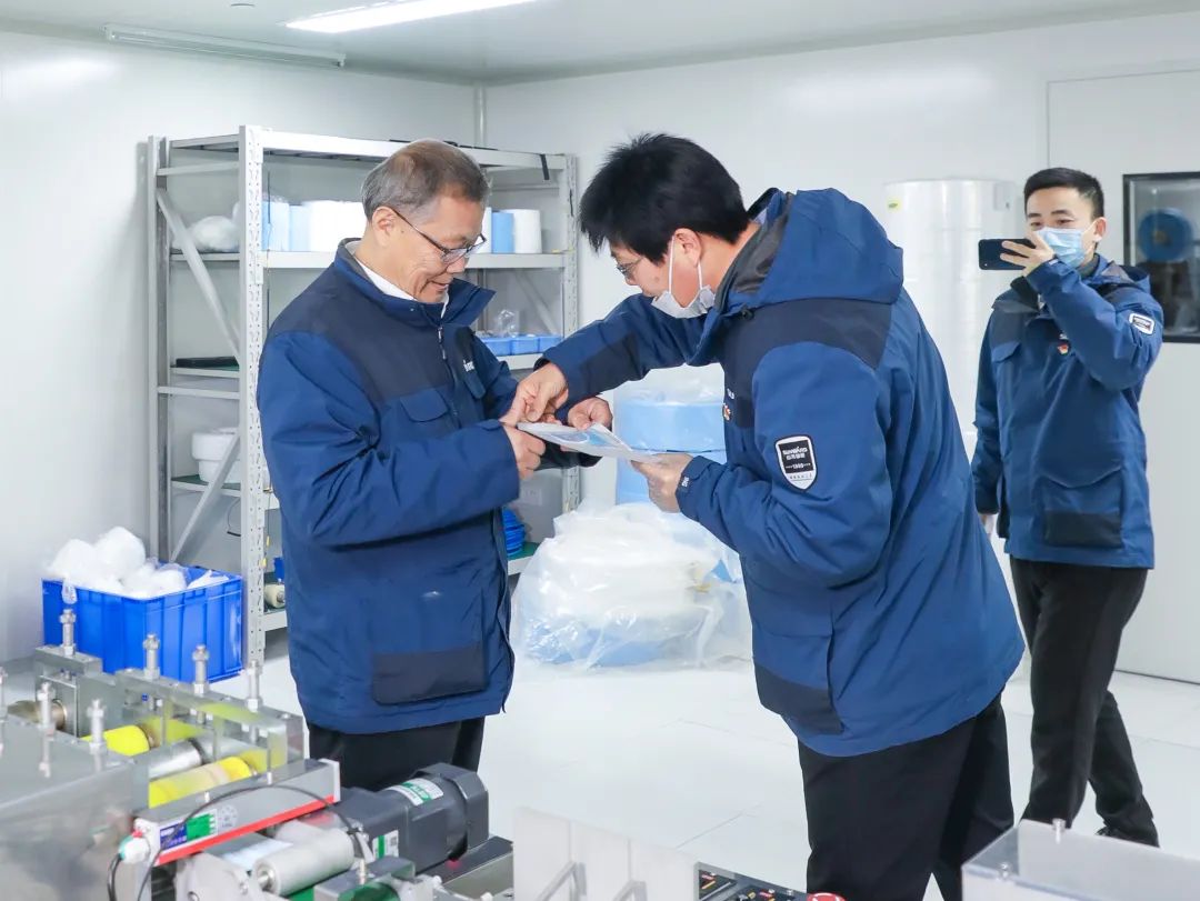 董事长启封安博电竞·（anbo）官方网站
智能第一个成品口罩