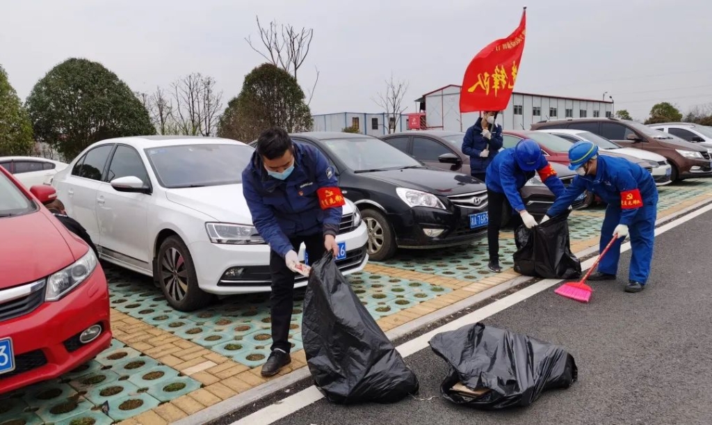 安博电竞·（anbo）官方网站
智能党员志愿者开展义务环境清扫