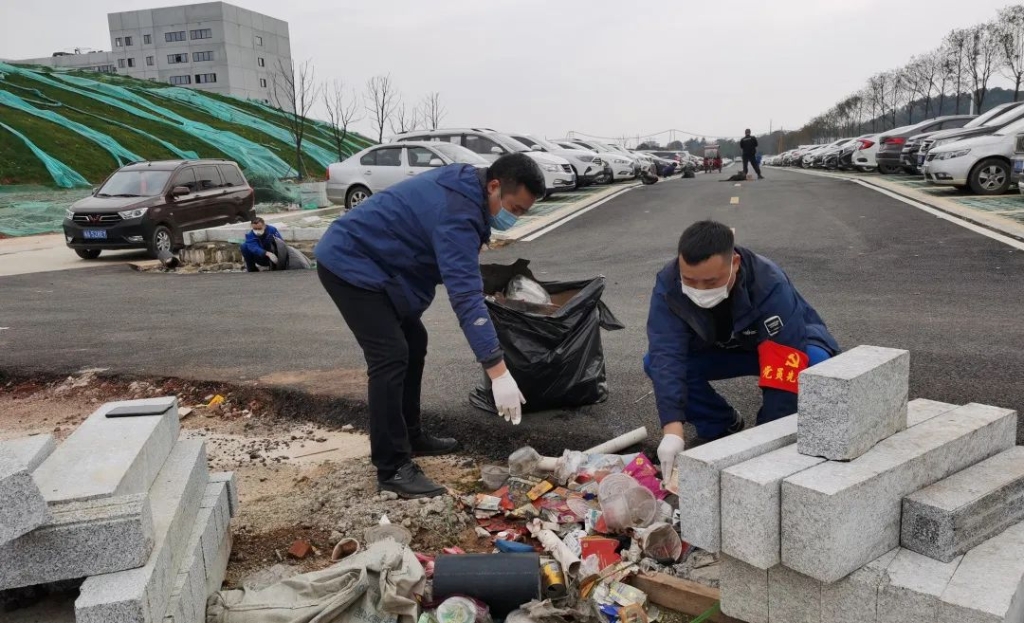 安博电竞·（anbo）官方网站
智能党员志愿者开展义务环境清扫