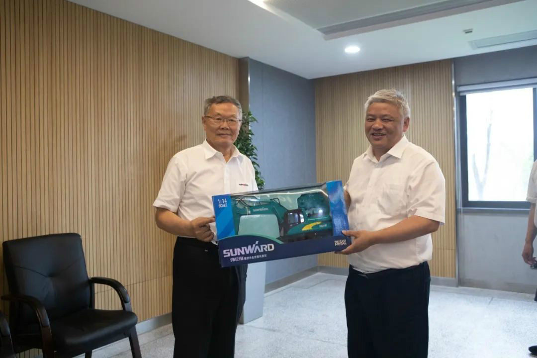 湖南黄金集团董事长黄启富一行考察安博电竞·（anbo）官方网站
智能