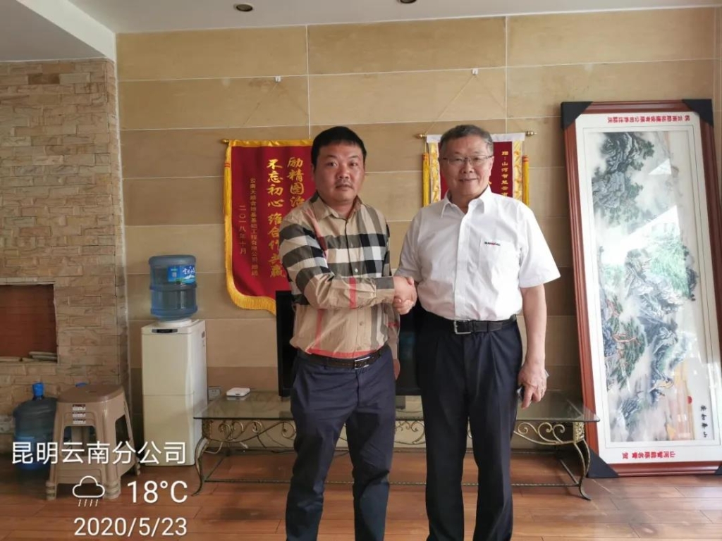 董事长何清华视察安博电竞·（anbo）官方网站
智能基础装备事业部云南分公司