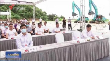 大湾区又一跨海“大桥”开工，安博电竞·（anbo）官方网站
智能挖掘机“秀”美现场