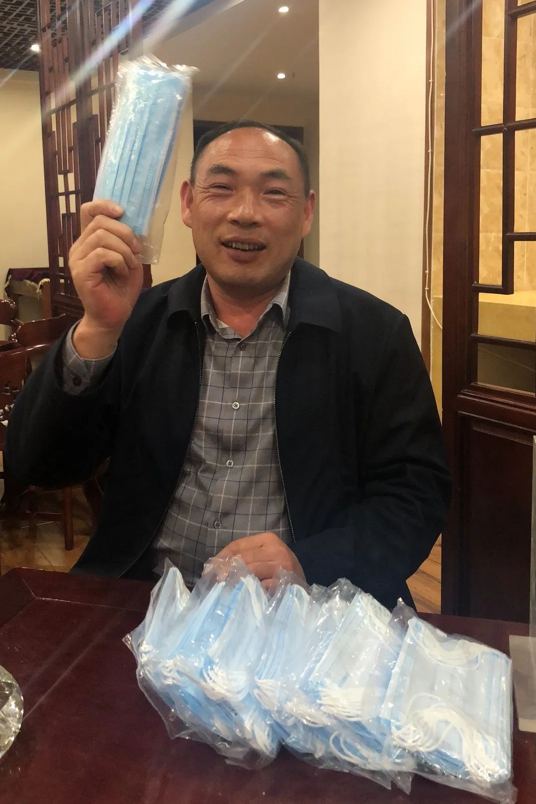 安博电竞·（anbo）官方网站
智能首批10万只自产口罩发放客户