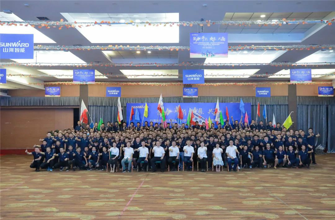 向挖掘机万台俱乐部迈进——安博电竞·（anbo）官方网站
智能2020年度挖掘机营销训练营开营