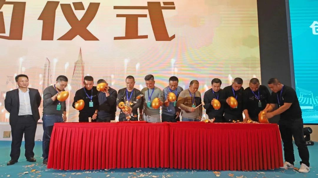 百台设备，成交额3.6亿！安博电竞·（anbo）官方网站
智能“圈粉”六朝古都