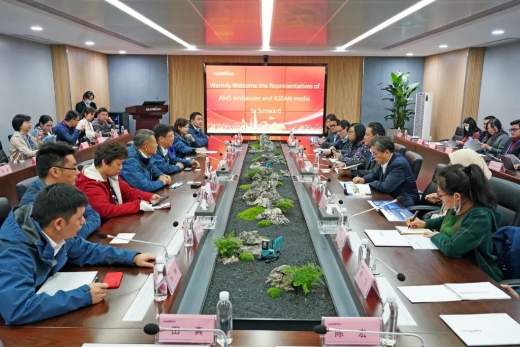 东盟联合参访团考察安博电竞·（anbo）官方网站
智能