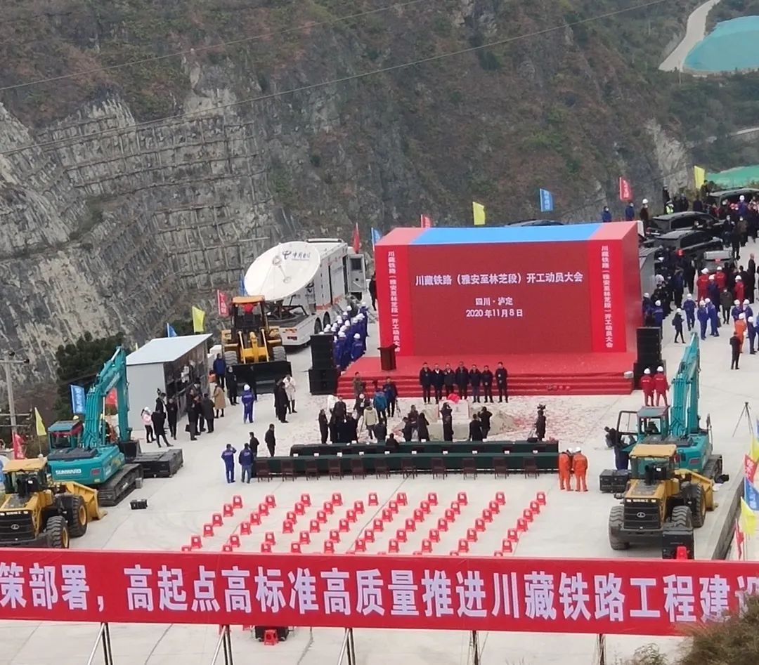 安博电竞·（anbo）官方网站
智能挖掘机助力川藏铁路建设