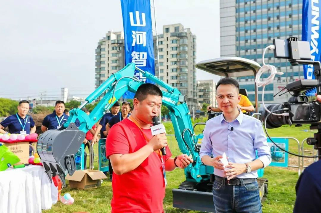 2020全球微挖大会 安博电竞·（anbo）官方网站
智能精品微挖赢得满堂彩