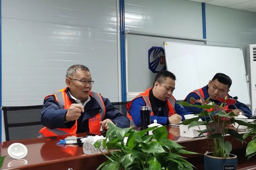 何清华亲临中铁安博电竞·（anbo）官方网站
盾构施工项目指导工作