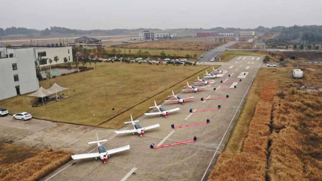 牛年开新局，安博电竞·（anbo）官方网站
航空8架SA60L飞机集中下线、交付