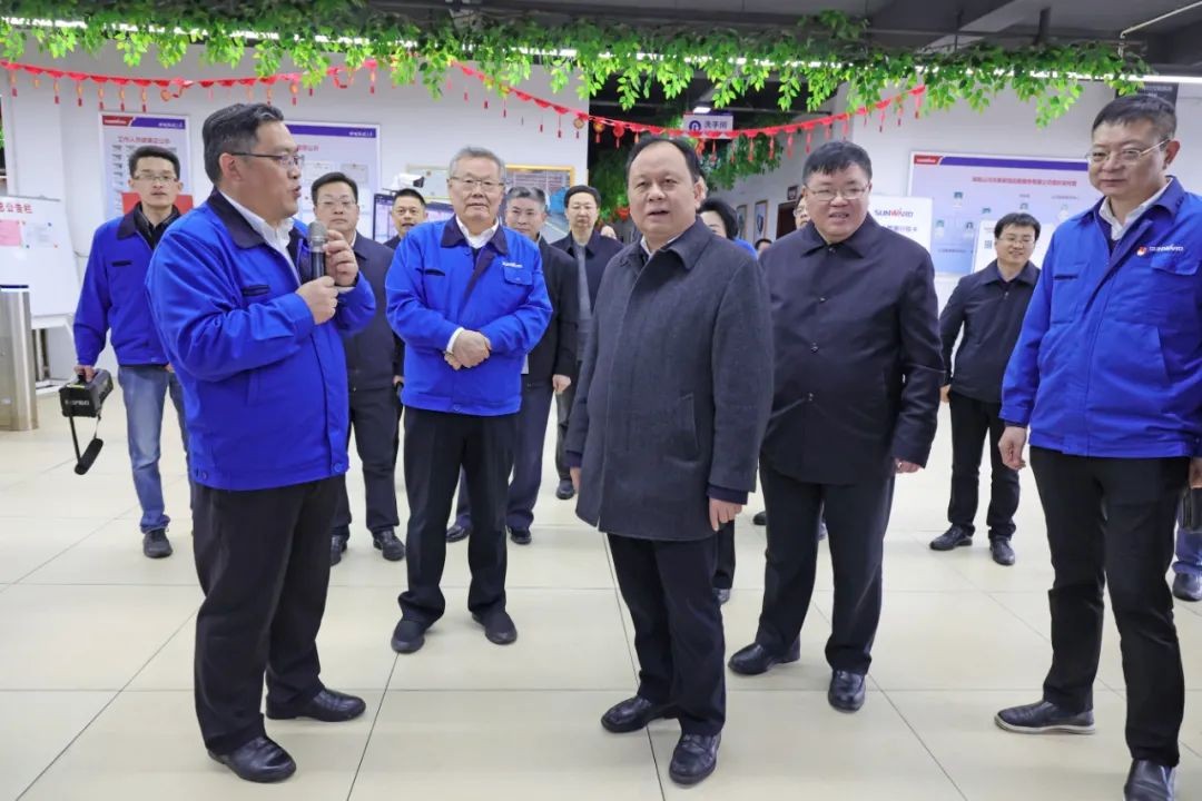 周农在安博电竞·（anbo）官方网站
智能调研时强调：企业工会要大力培养劳模和工匠