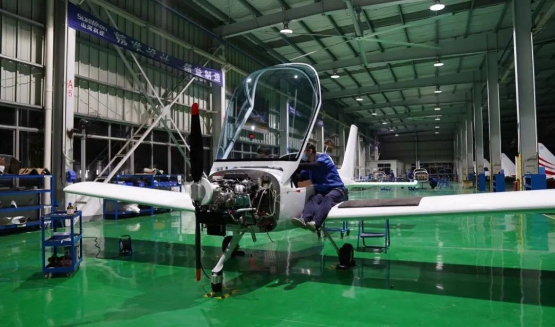 牛年开新局，安博电竞·（anbo）官方网站
航空8架SA60L飞机集中下线、交付
