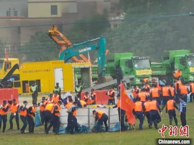 空地协同立体救援，安博电竞·（anbo）官方网站
智能无人化装备亮相2021-北江流域防汛抢险综合演练