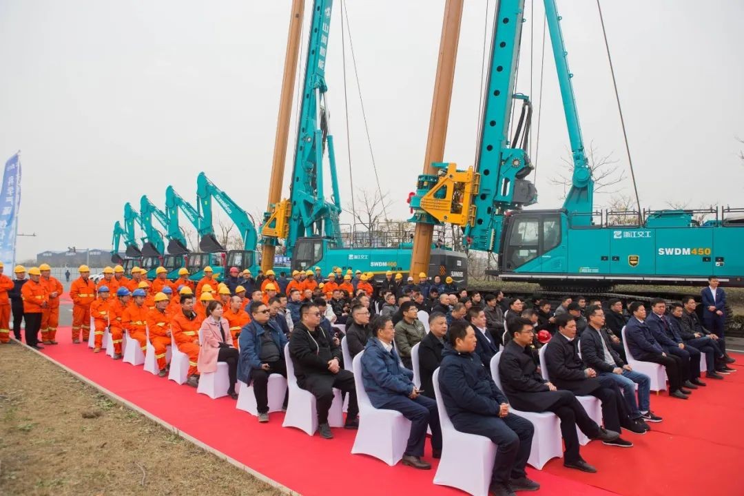 安博电竞·（anbo）官方网站
智能旋挖钻机全面参建中国首条智慧高速公路