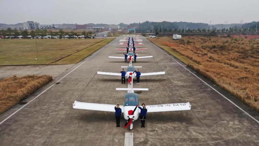 牛年开新局，安博电竞·（anbo）官方网站
航空8架SA60L飞机集中下线、交付