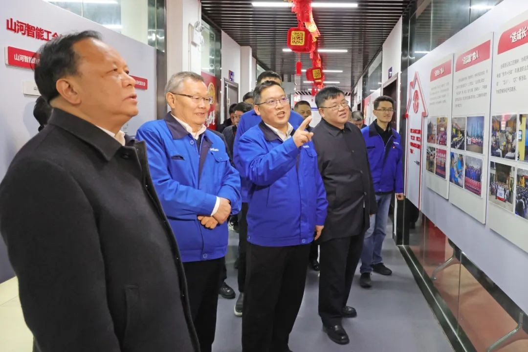周农在安博电竞·（anbo）官方网站
智能调研时强调：企业工会要大力培养劳模和工匠