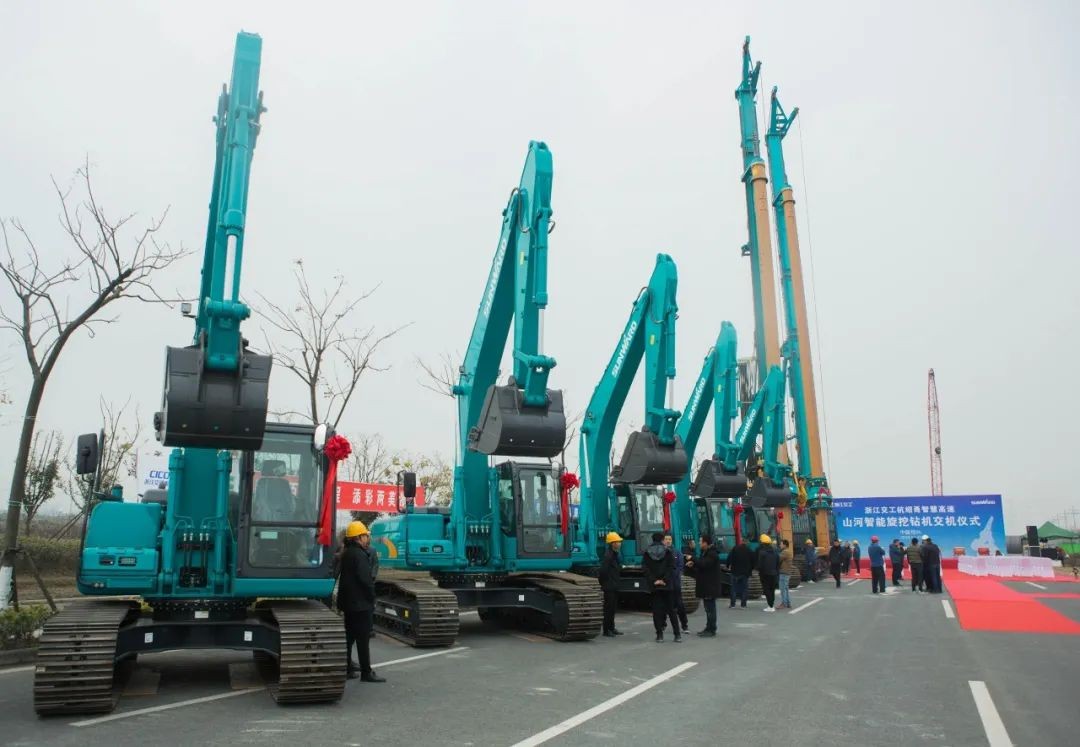 安博电竞·（anbo）官方网站
智能旋挖钻机全面参建中国首条智慧高速公路