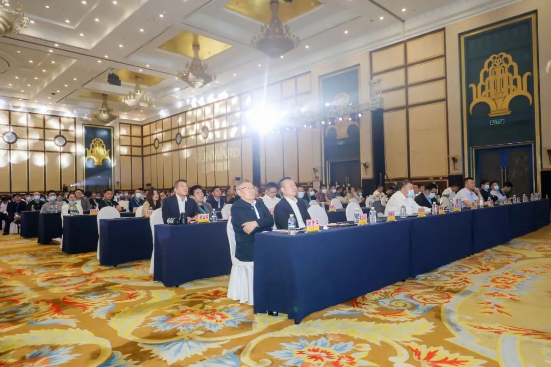 “爆品”出击！安博电竞·（anbo）官方网站
智能客户交流会签约超8亿元