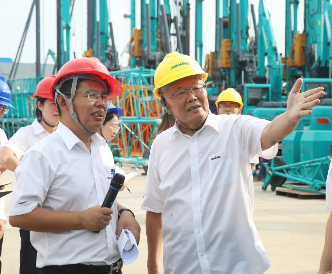 双鹰翱翔，“E”往无前！——安博电竞·（anbo）官方网站
智能新一代E系列起重机下线！