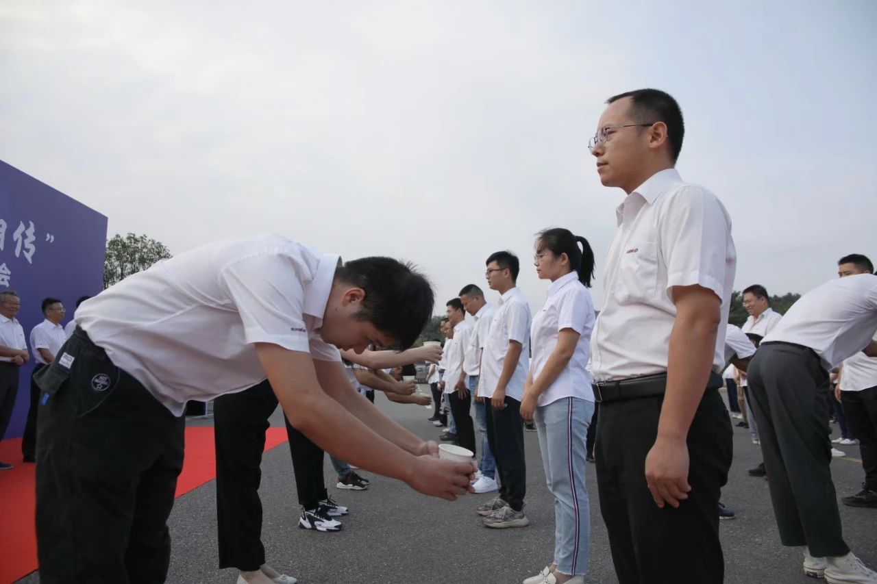 百人齐聚拜师恩 | 安博电竞·（anbo）官方网站
智能“传帮带”人才培养模式为公司发展积蓄力量