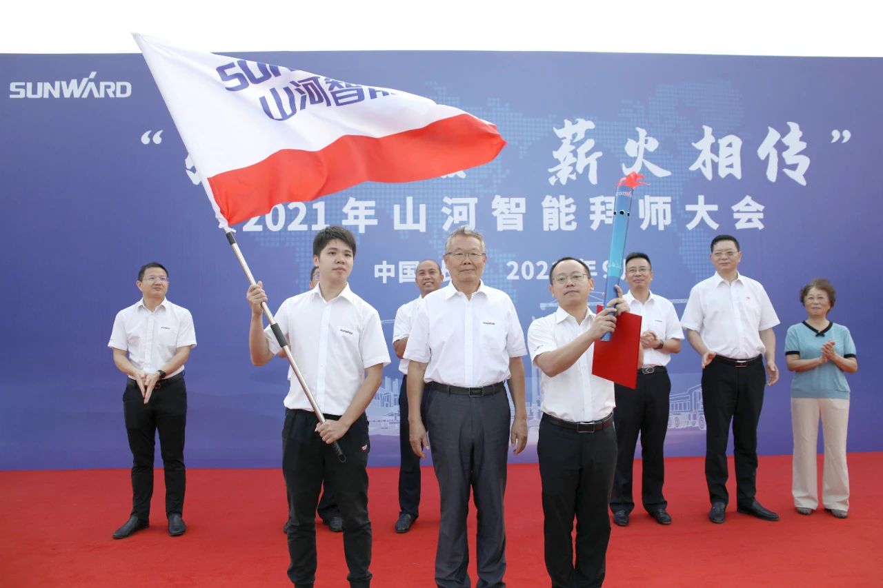 百人齐聚拜师恩 | 安博电竞·（anbo）官方网站
智能“传帮带”人才培养模式为公司发展积蓄力量