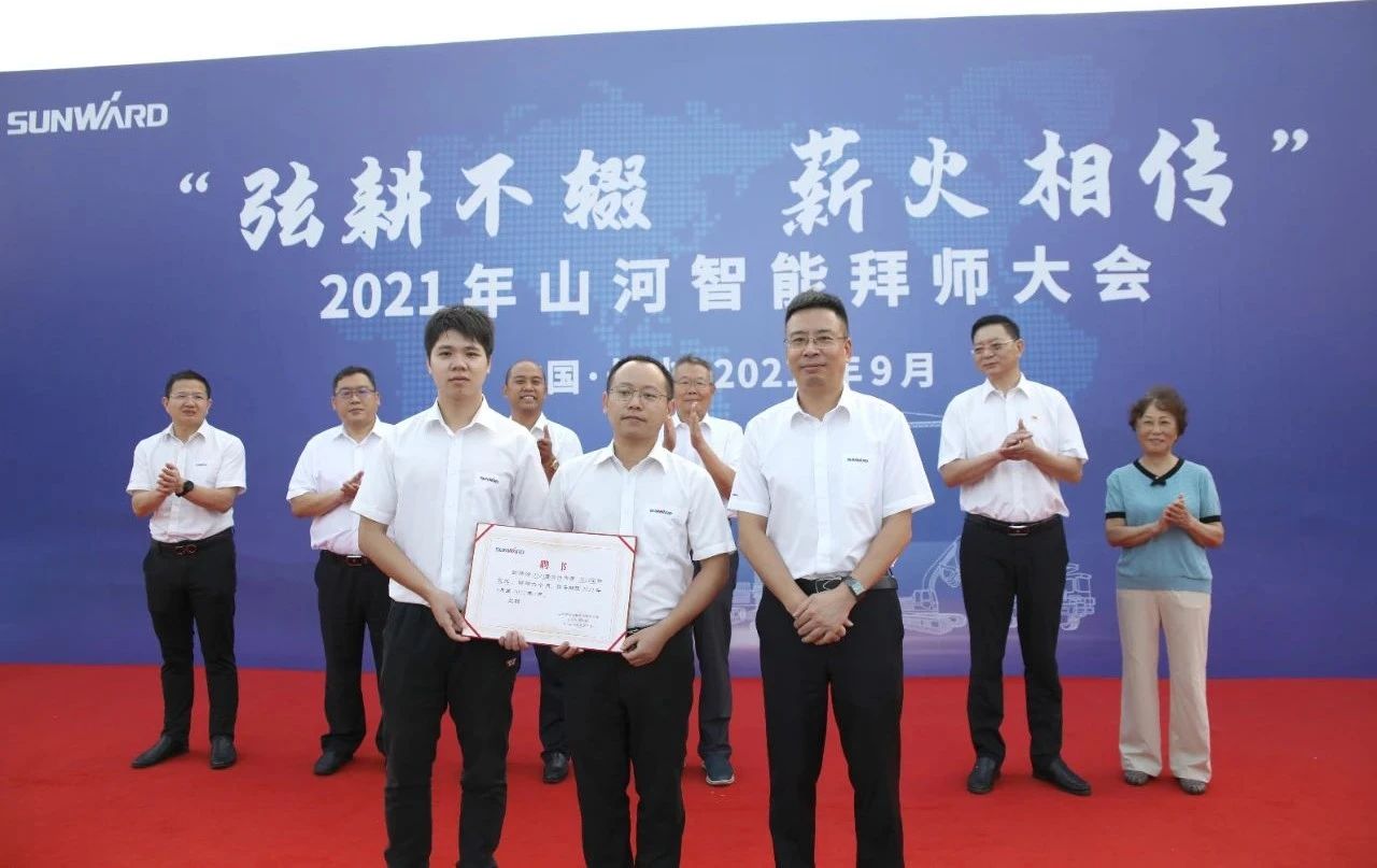 百人齐聚拜师恩 | 安博电竞·（anbo）官方网站
智能“传帮带”人才培养模式为公司发展积蓄力量