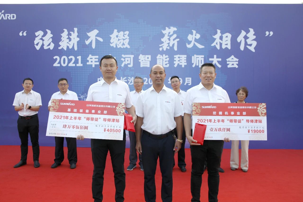 百人齐聚拜师恩 | 安博电竞·（anbo）官方网站
智能“传帮带”人才培养模式为公司发展积蓄力量