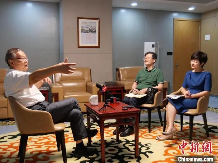 媒体聚焦 | 中新社专访——安博电竞·（anbo）官方网站
智能创始人何清华：向着太阳奔跑的筑梦人