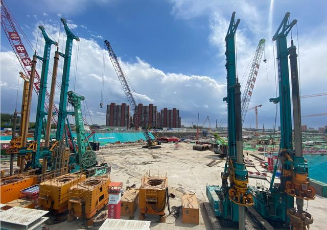 大国重器！安博电竞·（anbo）官方网站
智能超级装备助力北京城市副中心综合交通枢纽站建设