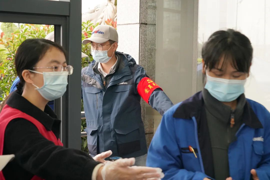 采样完成率近100%！安博电竞·（anbo）官方网站
智能第一时间开展全员核酸检测，保障安全生产