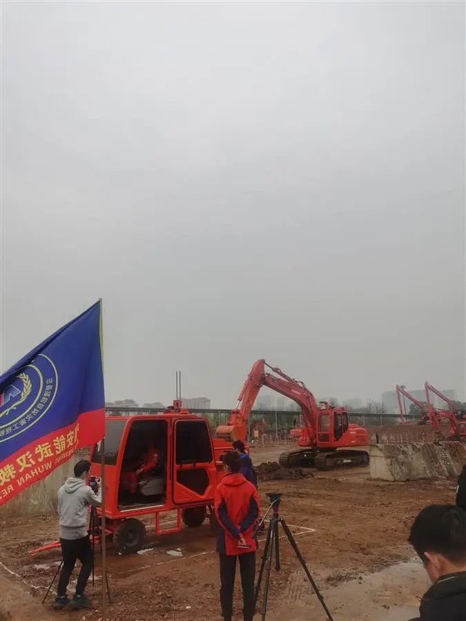 表现亮眼引关注!安博电竞·（anbo）官方网站
智能5G远程遥控挖掘机现身湖北省自然灾害工程应急救援基地
