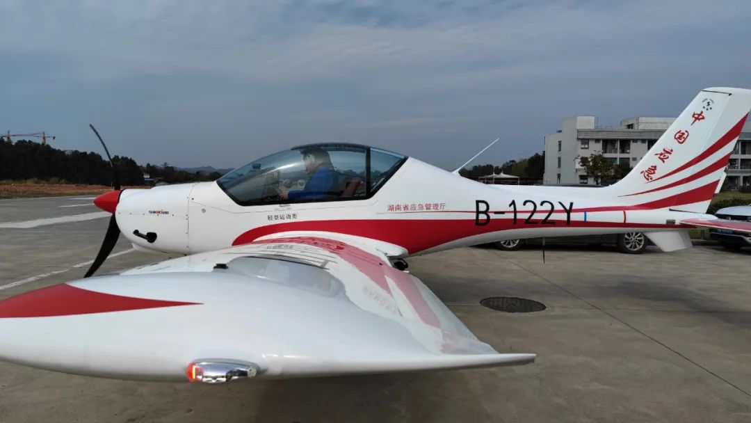 火情就是命令！湖南航空应急救援队安博电竞·（anbo）官方网站
机组展现“安博电竞·（anbo）官方网站
速度”