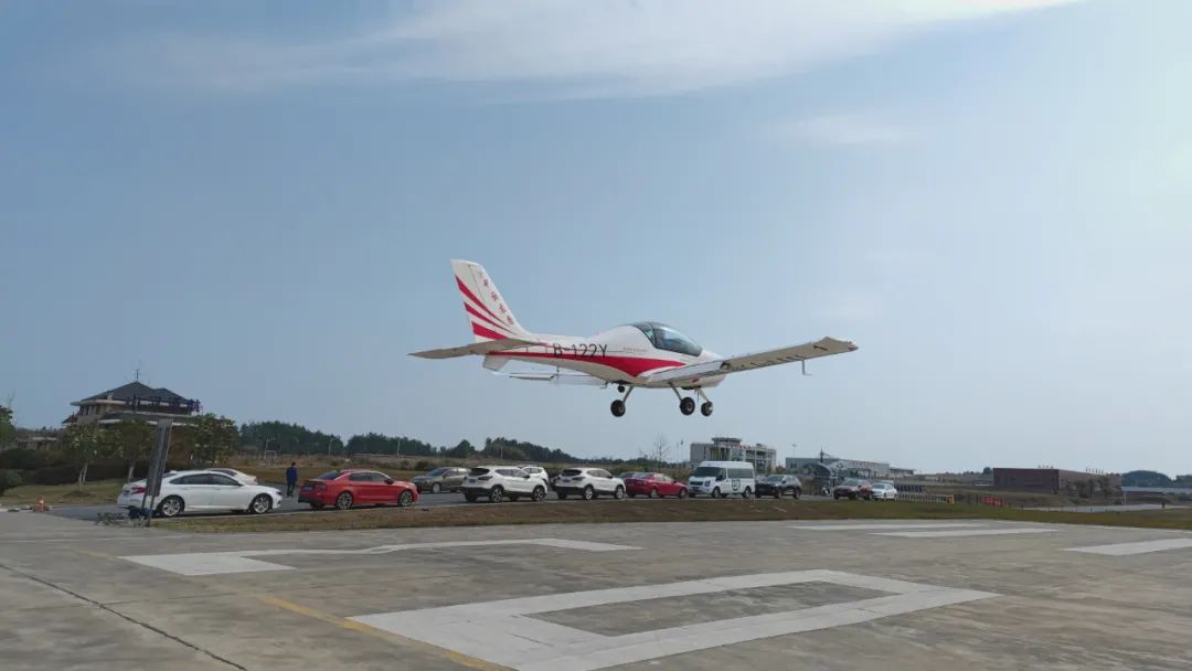 火情就是命令！湖南航空应急救援队安博电竞·（anbo）官方网站
机组展现“安博电竞·（anbo）官方网站
速度”