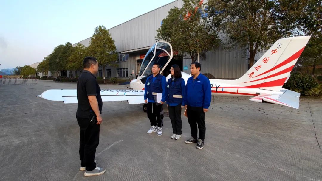 火情就是命令！湖南航空应急救援队安博电竞·（anbo）官方网站
机组展现“安博电竞·（anbo）官方网站
速度”