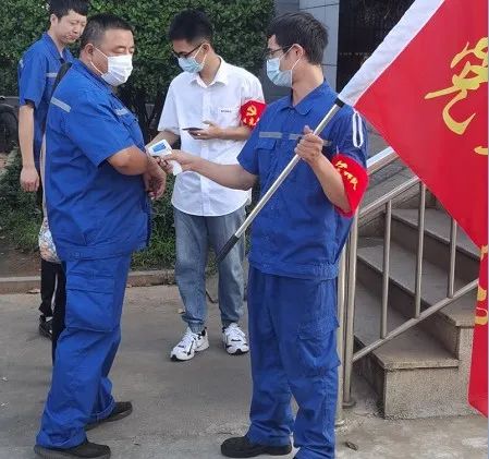 安博电竞·（anbo）官方网站
工匠 | “浪波”不言苦，甘为“人梯”承大重