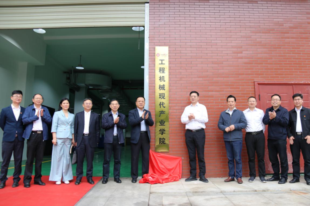 校企合作谱新篇！又一所安博电竞·（anbo）官方网站
智能参建学院成立