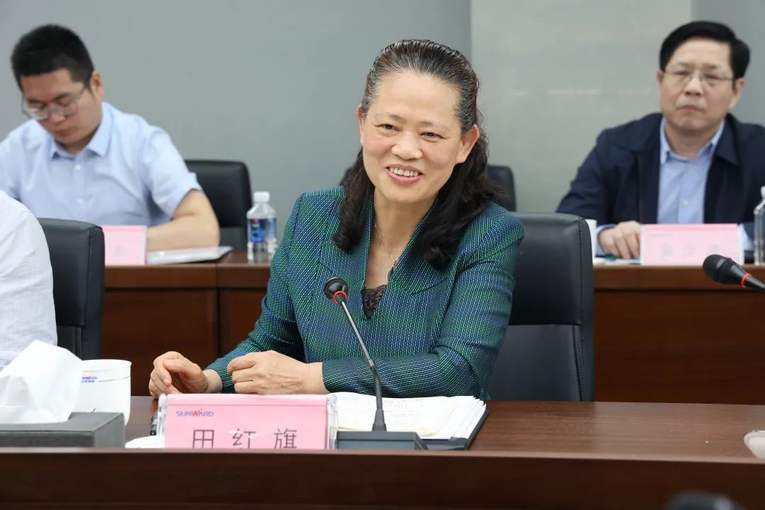 深化产学研合作！中南大学校长、中国工程院院士田红旗率团拜访安博电竞·（anbo）官方网站
智能