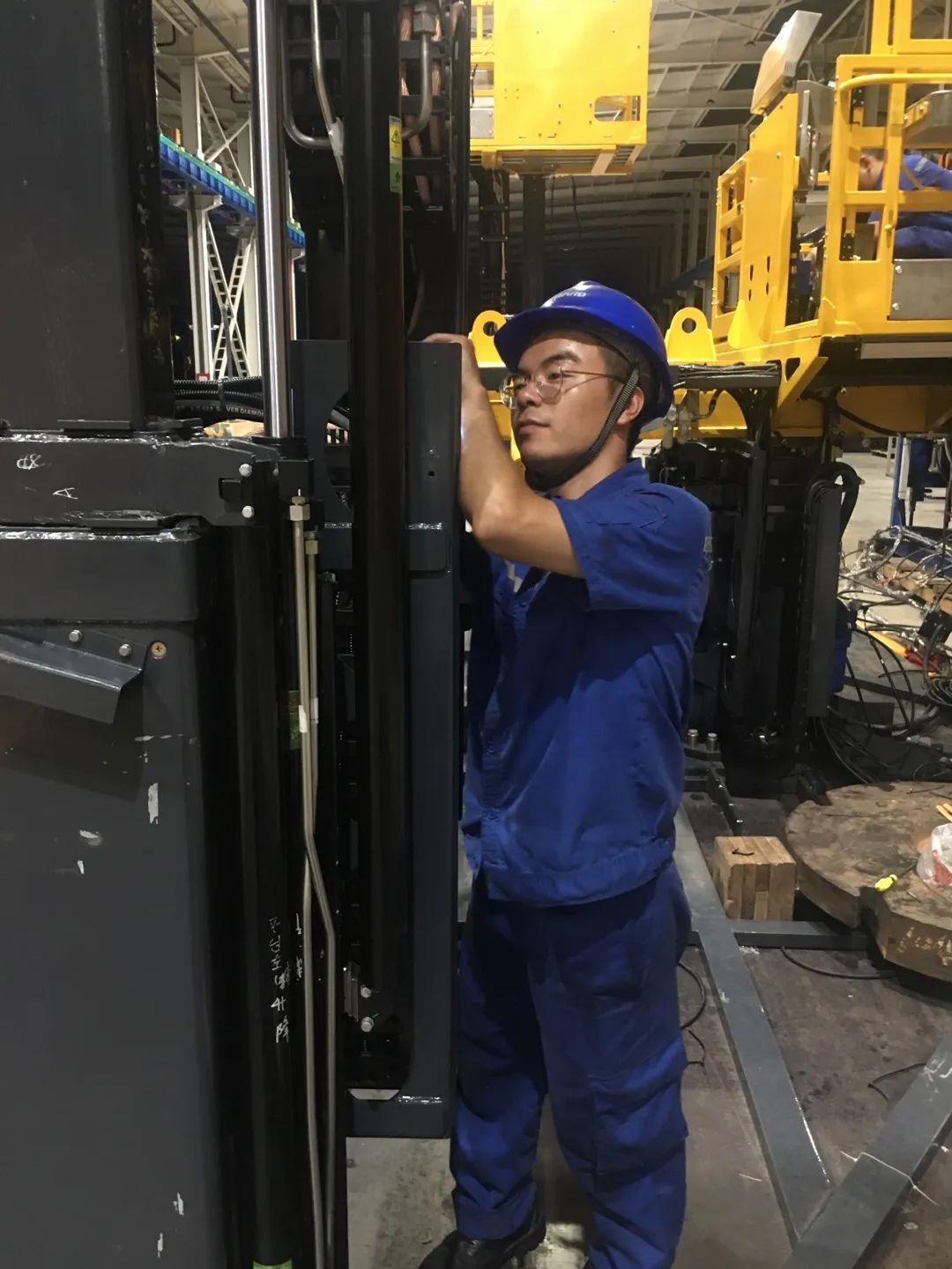为铁路运输保驾护航！安博电竞·（anbo）官方网站
智能自主研制首套三平台作业装置成功交付
