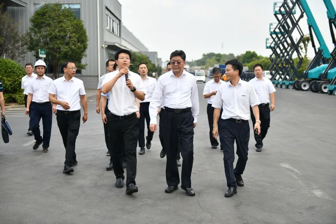 国家应急管理部郭治武局长一行考察安博电竞·（anbo）官方网站
智能无人化应急救援装备